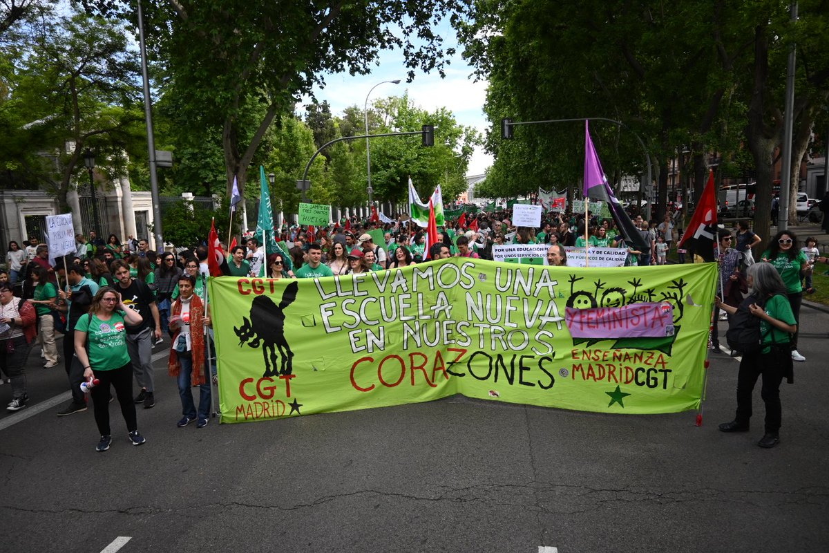 ENSEÑANZA | Manifestación en #Madrid tras el éxito de la jornada de #HuelgaDocente.

'La profe luchando, también está enseñando'

#MenosLectivasMásEducación
@Menoslectivas

#VoyAlaHuelga
#DocentesEnAcción
#DefendiendoLaPública