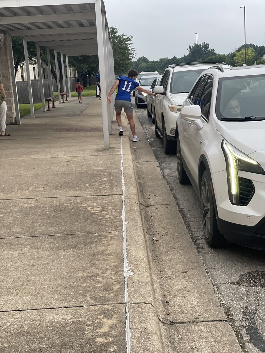 Our guys leading, growing and serving as they open car doors at Elementary’s across the district! #EFND #GTDNA @GeorgetownISD @Mr_B_Johnson @CoachGriffGHS