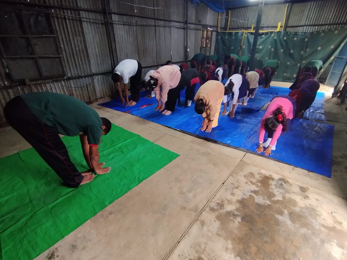 ASSAM RIFLES ORGANISED YOGA PRACTICE WITH LOCALS AT ASSAM #AssamRifles on 07 May 2024 organised #Yoga Practice at Saraswati Vidya Mandir School, Laisong vill, Dima Hasao District (Assam) to promote the physical and mental well-being of locals. The event aimed to raise awareness…