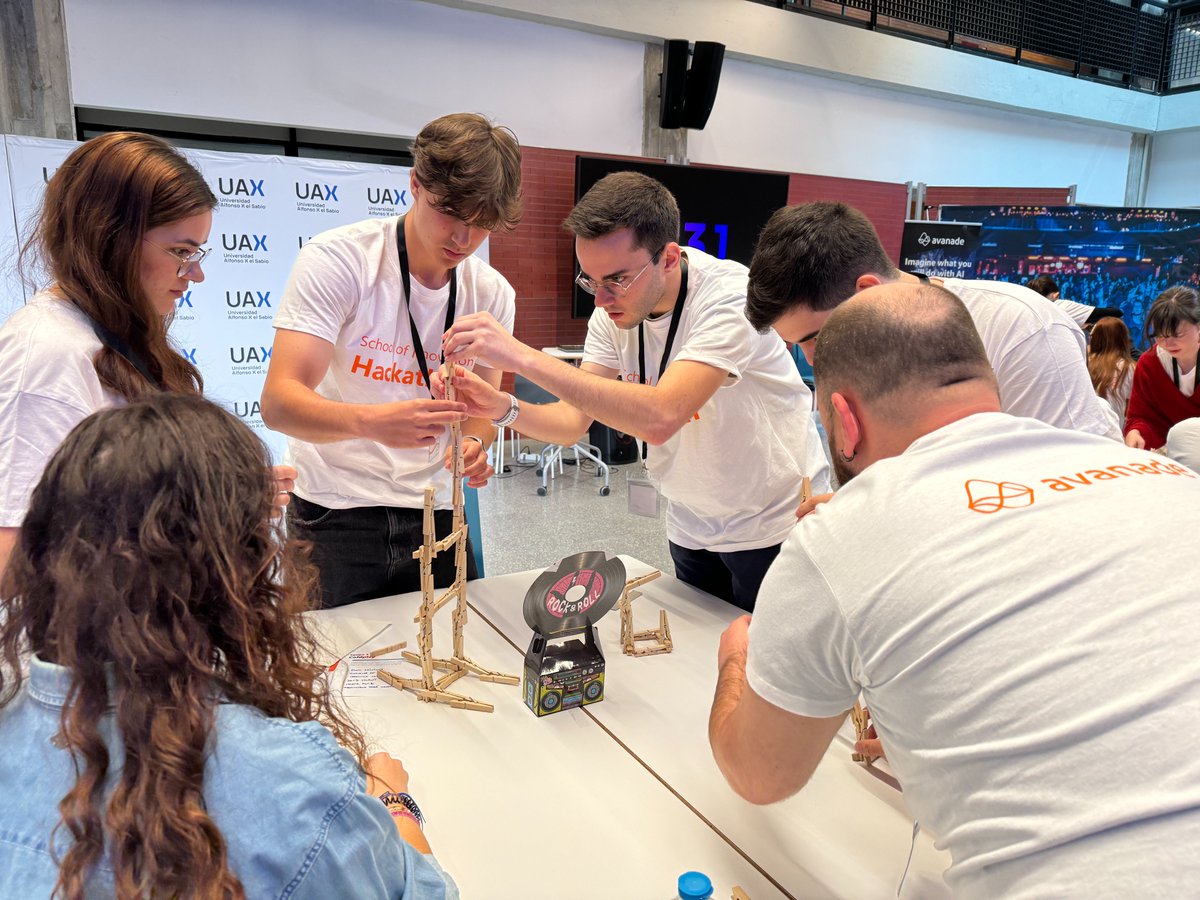 ¡Nuestros #UAXmakers se sumergieron en los fundamentos de la innovación al ritmo del Rock and Roll, enfrentando desafíos y explorando tecnología y estrategias de modelos de #negocios #innovadores! ¡Gracias @AvanadeSpain por hacerlo posible! 🌟 El propósito fue claro: generar…