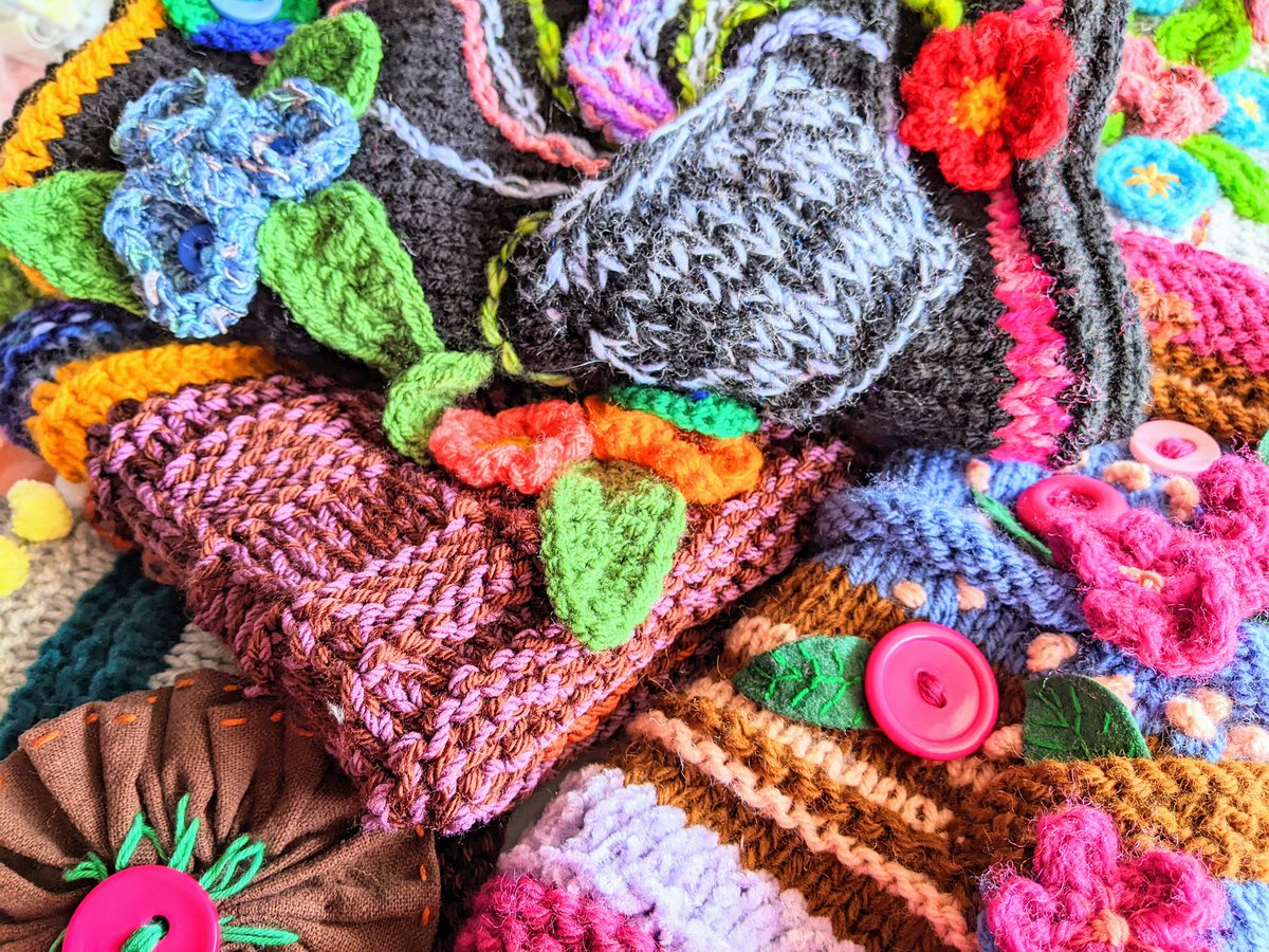 10 beautifully decorated twiddlemuffs have gone to @YSTeachingNHS York & Scarborough Hospitals Charity today to support people living with dementia. These have no metal bits so they can be used to calm a patient whilst in an MRI scanner.
#tadcaster #volunteersmakeadifference