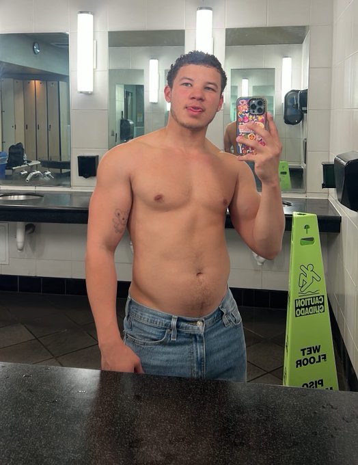 chest pump ✅ time for a haircut https://t.co/0WFupeHwRE