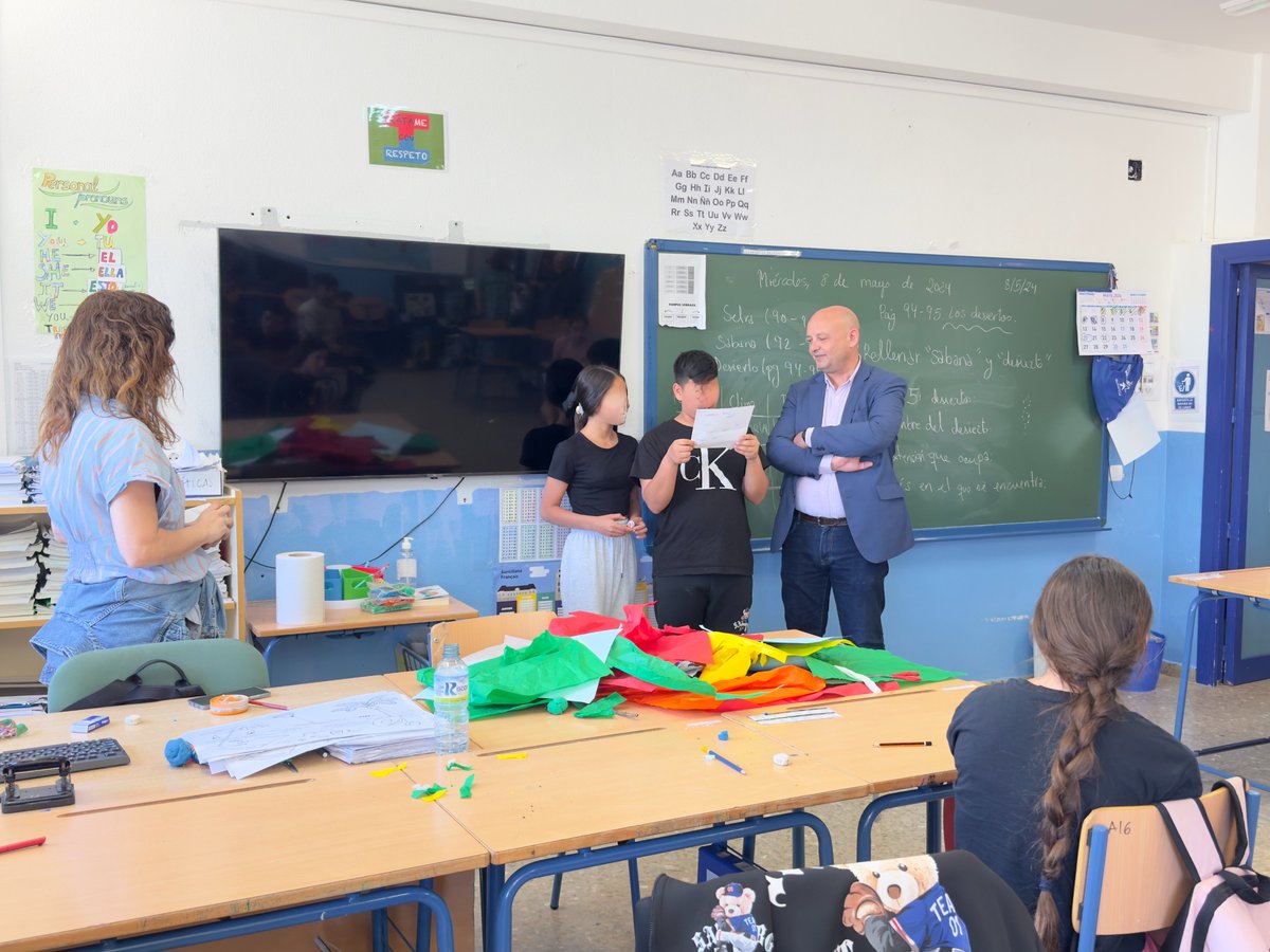 Enhorabuena a su director cuyo compromiso con la educación infantil será reconocido con el VII Premio Isabel Álvarez. Un reconocimiento que es orgullo para el centro, el barrio y toda #DosHermanas.