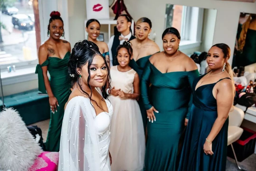 Looking for a space to get ready for your big event? We've got the perfect room for you and your squad to get ready together and start making those everlasting memories✨ 📷: @kapturly #gettingready #gettingreadysuite #bridesmaids #bride #makeup #hair… instagr.am/p/C6tt1gbymz-/