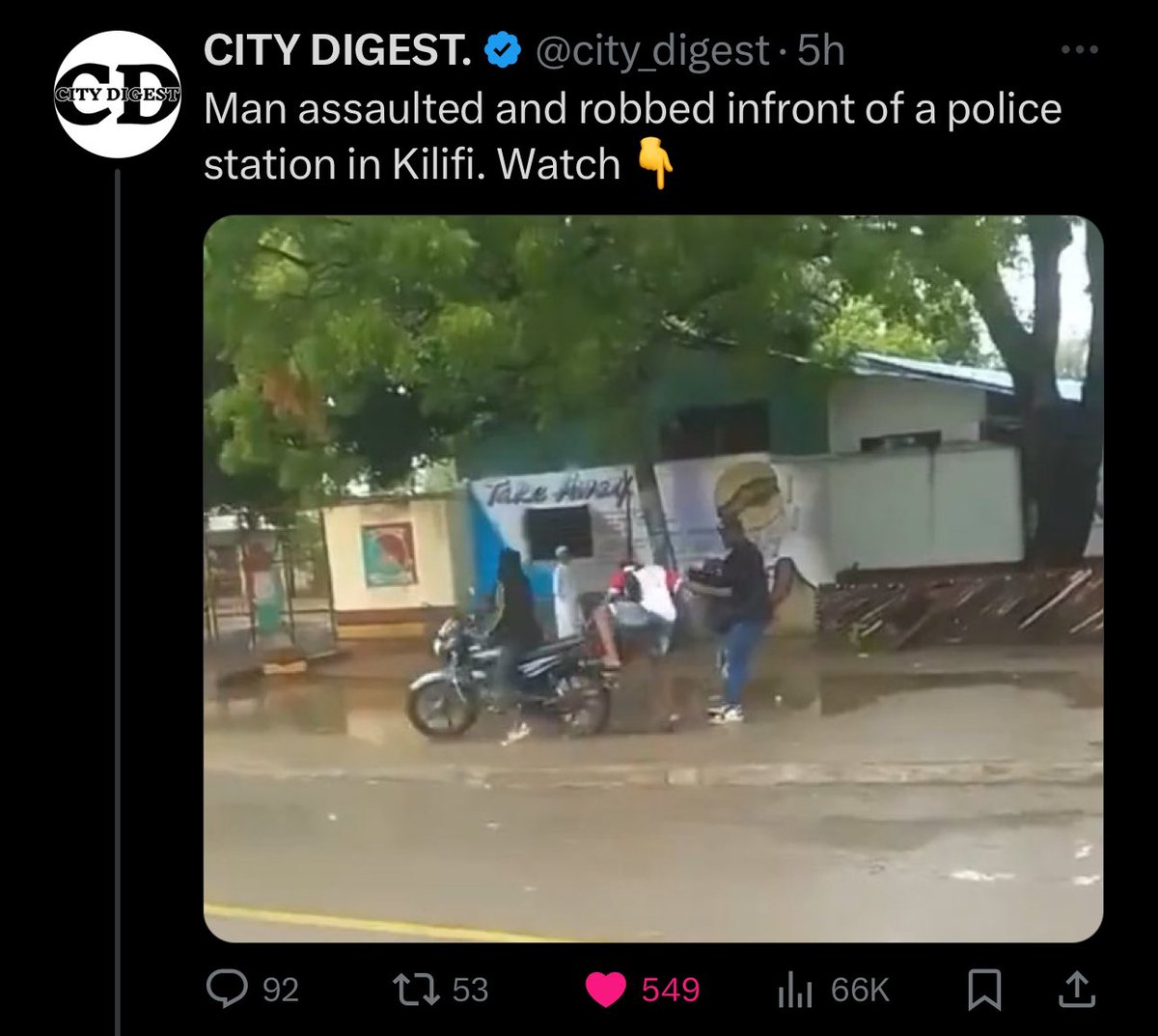TIKTOK PRANK GONE WRONG

Police have arrested four people for filming a TikTok prank video outside the Kilifi Police Station. Watch👇