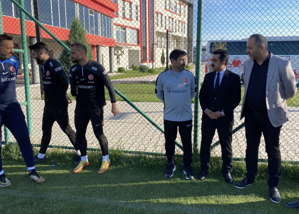 Ampute Futbol Avrupa Şampiyonası için ilimizde kampa giren A Milli Takımımızı, İl Başkanımız Mehmet İhsan Çıplak ile birlikte ziyaret ettik. 
Teknik Direktörümüz İsmail Temiz ve sporcularımızla sohbet ederek, başarılar diledik.