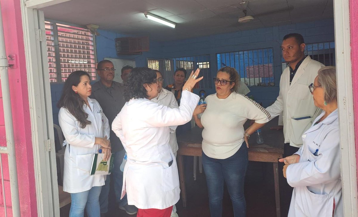 SHpsicosocial's tweet photo. ❤️🖤 Visita de la Ministra Asesora del Presidente de la República para Asuntos del  SILAIS-Managua  para corroborar la atención con calidad y cariño con la que son atendidos los pacientes que sufren enfermedad mental❤️🖤
#SaludEnFamiliaYComunidad 
#BuenGobiernoSandinista https://t.co/LzUQv11FjE