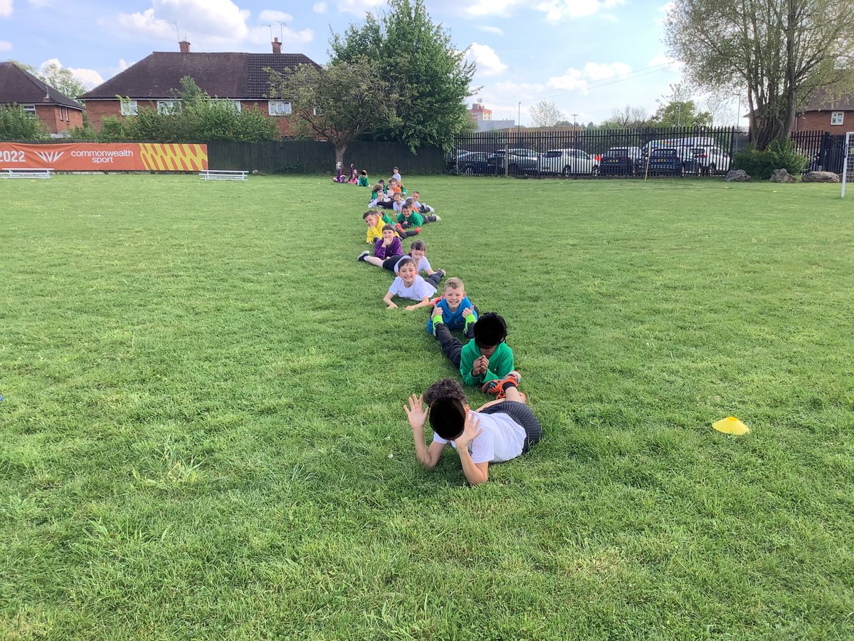 westheathprim's tweet photo. In #WHPSReading #WHPSClass9 are reading a non-fiction text all about real sea monsters! We have read about giant and colossal squids and about the Lion's Mane Jellyfish. We went outside today to actually see how long these creatures were and used our bodies to make comparisons. https://t.co/2LELNwspwj