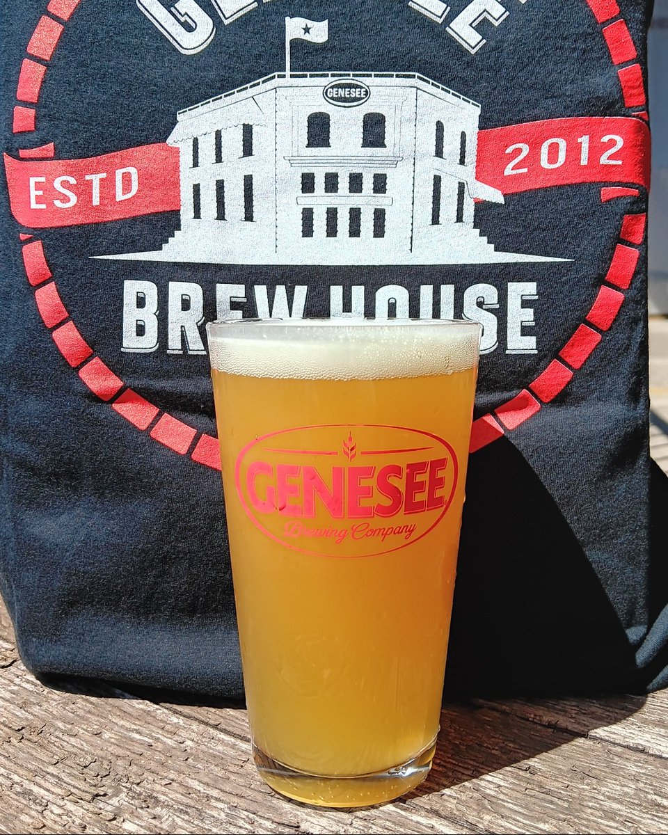 You can just tell by the color that this is going to go down easy. Starting at 4pm order a pint of Brew House Dry Hopped Cream Ale and receive a free glass! #pintnight