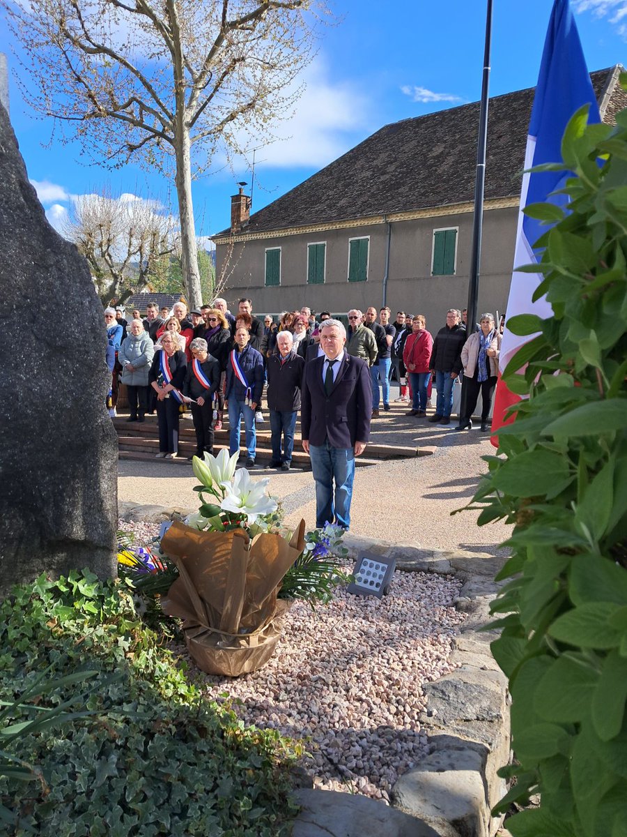 #8mai1945 commémoration à la Bâtie-Neuve auprès de Joël Bonnaffoux Maire et son équipe municipale. Heureux d'y retrouver les maires des communes voisine et de participer avec la population bastidonne au nécessaire devoir de mémoire. #Sénateurdeterrain #JMArnaud