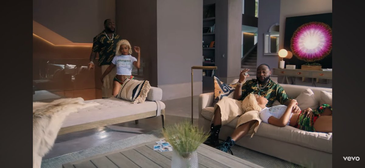 Kante video is how I thought of it and more 🔥 wow! Davido, Fave & Dammy Twitch ate and left no crumbs. I see that ‘Gobe Video’ vibes, this time, Davido is already a godfather so he's not the one being hassled but he's commanding his men to bundle out an intruder. The replay…