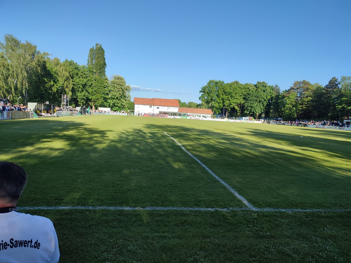 Endlich hab ich mal Zeit für dieses Amateurfußball.

Finale des Bezirkspokal Lüneburg 
LSK Hansa Lüneburg - TuS Harsefeld