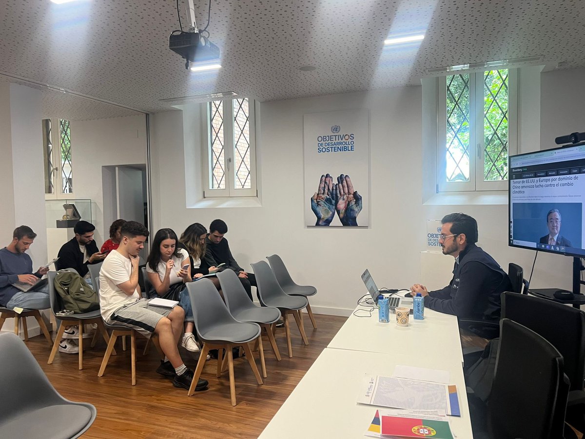 CifalMalaga's tweet photo. La Casa de las Naciones Unidas en Málaga ha acogido hoy un taller de formación sobre los Objetivos de Desarrollo Sostenible y la Gestión Sostenible Local dirigido a jóvenes. Seguimos avanzando. https://t.co/siqvtD2UBg