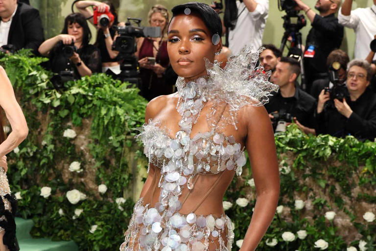 ICYMI: #MetGala's best @JanelleMonae's #sustainablefashion couture. Channeling Garden of Time: ReAwakening Fashion. Holographic discs made from #recycledplastic bottles = eco-consciousness. We connect fashion w/deeper meaning & narrative resonance. DM us! createdby.io/media/