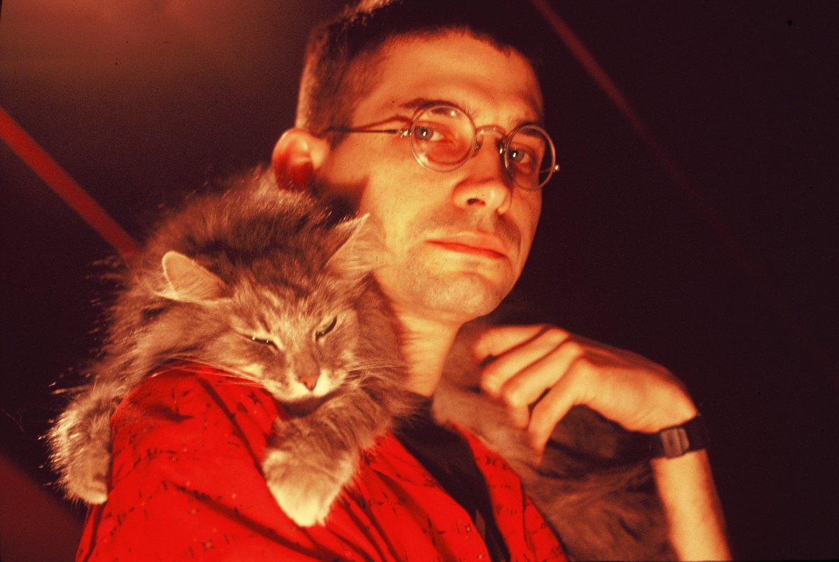 Fotografei Steve Albini no estúdio dele em Chicago, em 1993. Um dos nomes mais influentes do rock alternativo dos últimos 40 anos. Produziu Pixies, Jesus Lizard, Slint, Nirvana. Gravou discos antológicos com Big Black, Shellac e Rapeman. Albini morreu aos 61. Que tristeza,