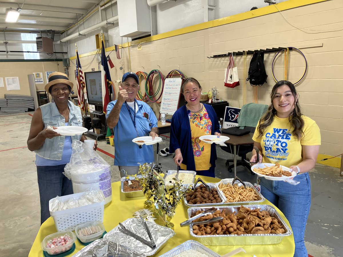 1EThompson's tweet photo. Day-3 Wear your Bright, Yellow 💛shirt, and be Happy😊Sammons annual Teacher Appreciation Luncheon provided by “Catfish on Wheels”🍤 @SammonsES_AISD @miriAC1014 @SADubberke #LetYourLIGHTShine #TeacherAppreciation https://t.co/hHBYR4MOlt