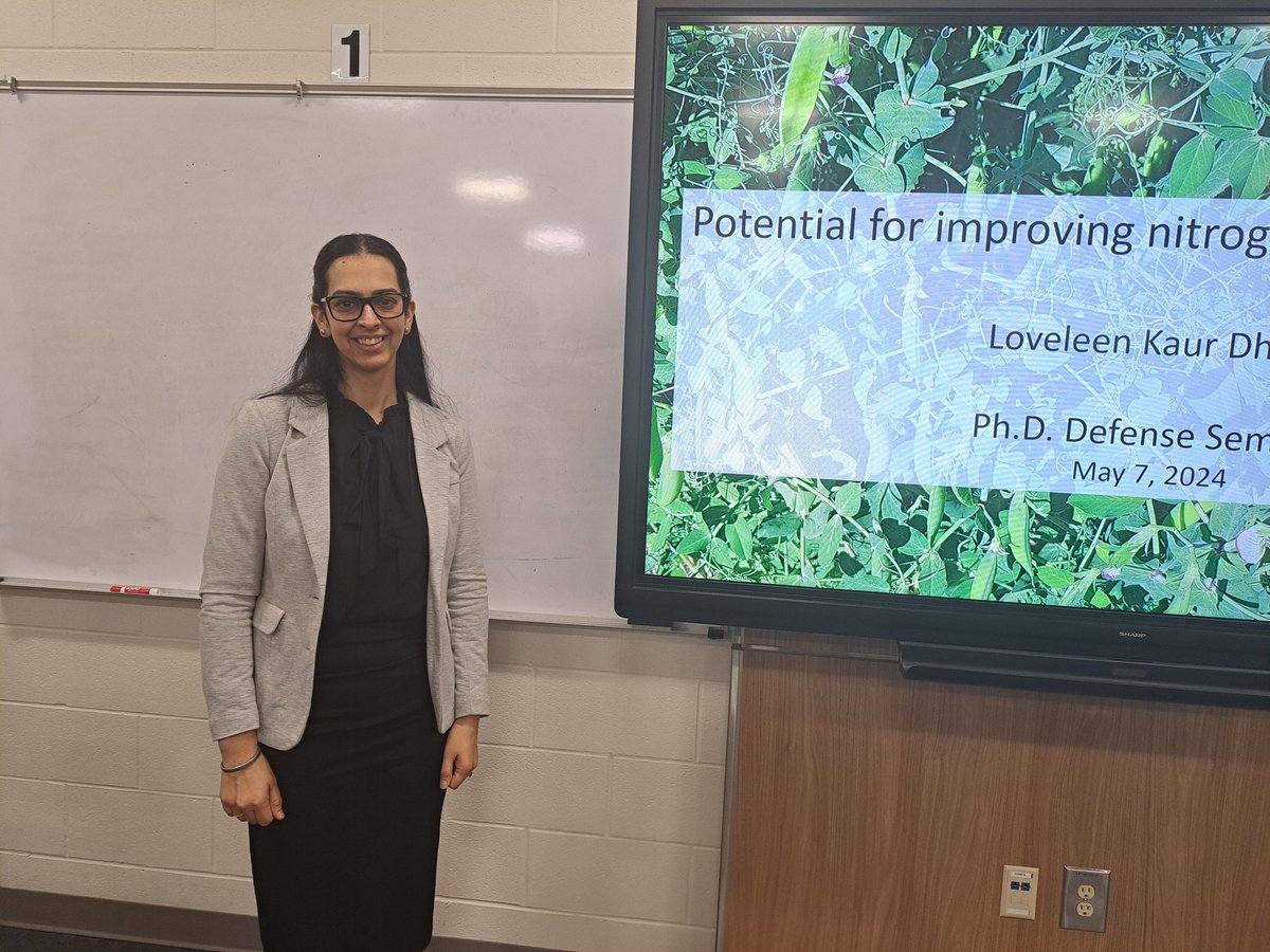 PeaSoybeanUSask's tweet photo. Congratulations to Loveleen Kaur Dhillon on her successful PhD defense. Her work on nitrogen fixation provides important insight in our pea breeding program. We celebrate this highlight in your research career with you!!!!
@TomWarkentin @LoveleenKaur024 @CDC_USask
@agbiousask https://t.co/5eKZ0QX7o8