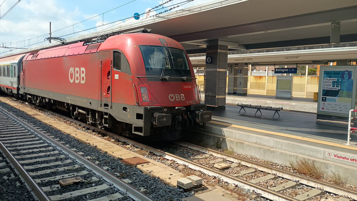 Valenta_Forever's tweet photo. Nice surprise earlier at Bologna Centrale #trainpic https://t.co/rWEI1gMNtk