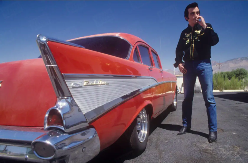 Youkounkoun75's tweet photo. Pour @ParisMatch, en 1987 et 1988, le photographe #PatrickBruchet accompagne #DickRivers dans ses « road-trips » à travers les États-Unis. https://t.co/e2bVLYd31K