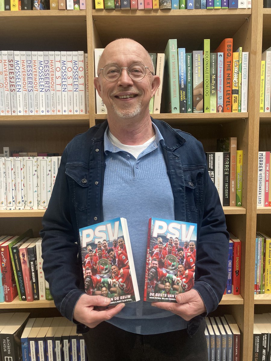 Trots. Drie dagen na titel boek over PSV in handen dat @BVlietstra, @GuusSchrijft en ik schreven: PSV, de beste van de eeuw. Binnenkort in de winkel. We verloten alvast drie exemplaren onder retweets.