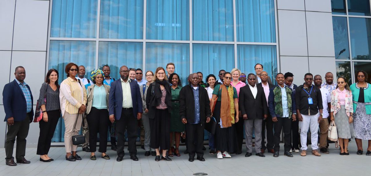 Today in #Nampula, <a href="/UNICEF_Moz/">UNICEF Moçambique</a> &amp; partners discuss w/Vice Minister of Gender, Children &amp; Social Action the progress in providing cash assistance to children <2yrs complemented by case management of vulnerable caregivers &amp; greater access to services, particularly health &amp; Nutrition