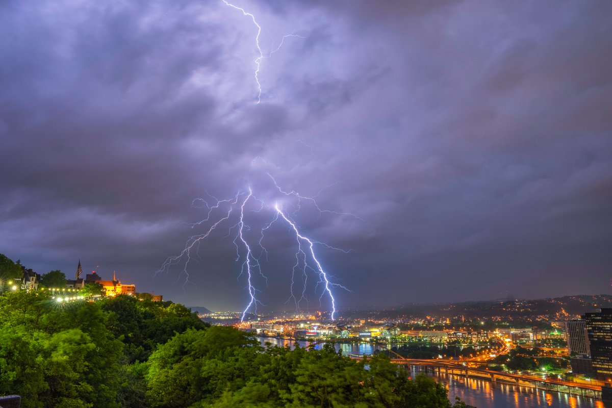 DaveDiCello's tweet image. I'll have a few more sets of lightning from last night's storm in #Pittsburgh to share, starting with this set looking up the Ohio River. It was amazing to see these bolts stretch all the way to the ground and see the landing points on some of them. Just SO bright.