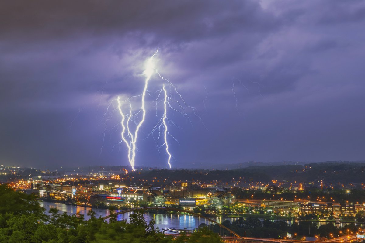DaveDiCello's tweet image. I'll have a few more sets of lightning from last night's storm in #Pittsburgh to share, starting with this set looking up the Ohio River. It was amazing to see these bolts stretch all the way to the ground and see the landing points on some of them. Just SO bright.