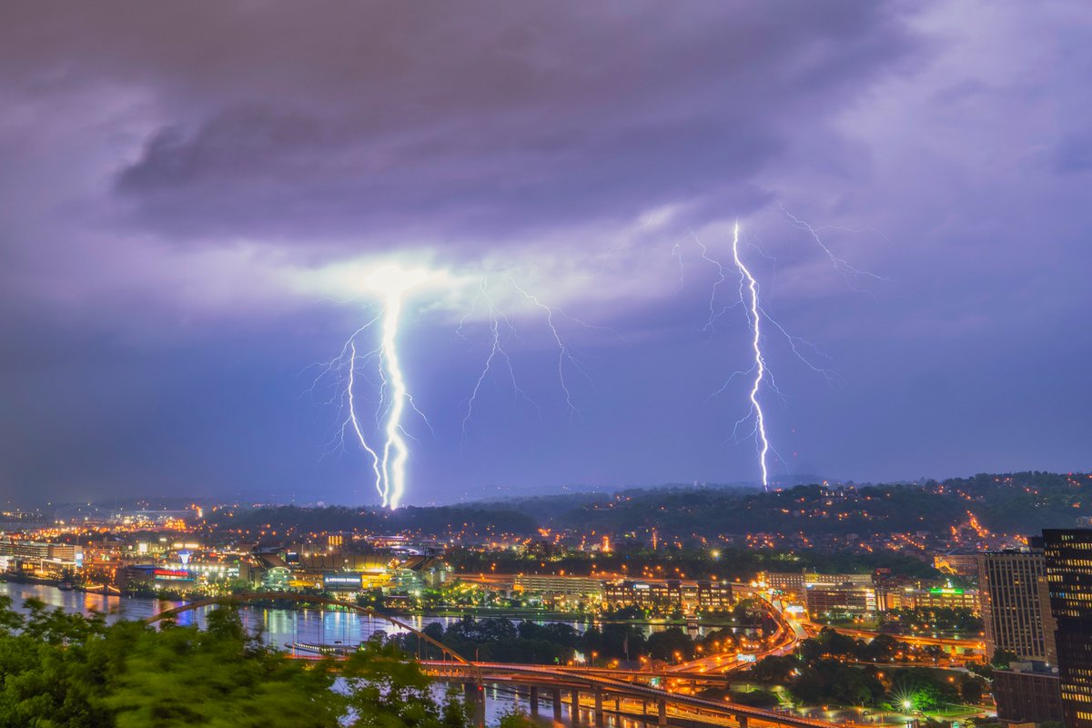 DaveDiCello's tweet image. I'll have a few more sets of lightning from last night's storm in #Pittsburgh to share, starting with this set looking up the Ohio River. It was amazing to see these bolts stretch all the way to the ground and see the landing points on some of them. Just SO bright.