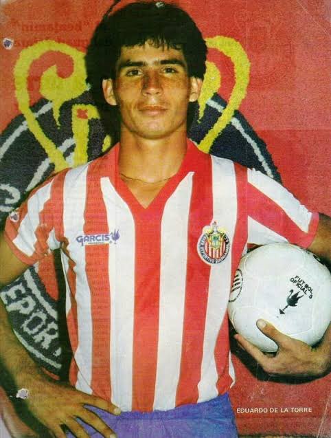 🇦🇹 Hoy por ser el aniversario 118 del Club Deportivo Guadalajara aka @Chivas, comparto estas fotos de mi ídolo de niño @YayoDelaTorreM por el puro gusto de hacerlo. #118deAmorInfinito @RojoyBlanco1906