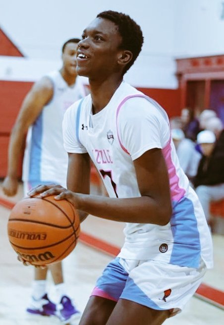 Another top prospect to watch this summer with <a href="/grassrootshoops/">train</a> Sizzle (MN) squad 6'6 2028 Ichima Idoko (De La Salle HS/MPLS, MN) 🏀 tremendous upside already getting DI interest. Remember the name out of Minnesota. <a href="/RyanSilver1/">Ryan Silver</a> <a href="/SIZZLEAAU/">Team Sizzle Hoops</a> <a href="/rodgerbohn/">Rodger Bohn</a>