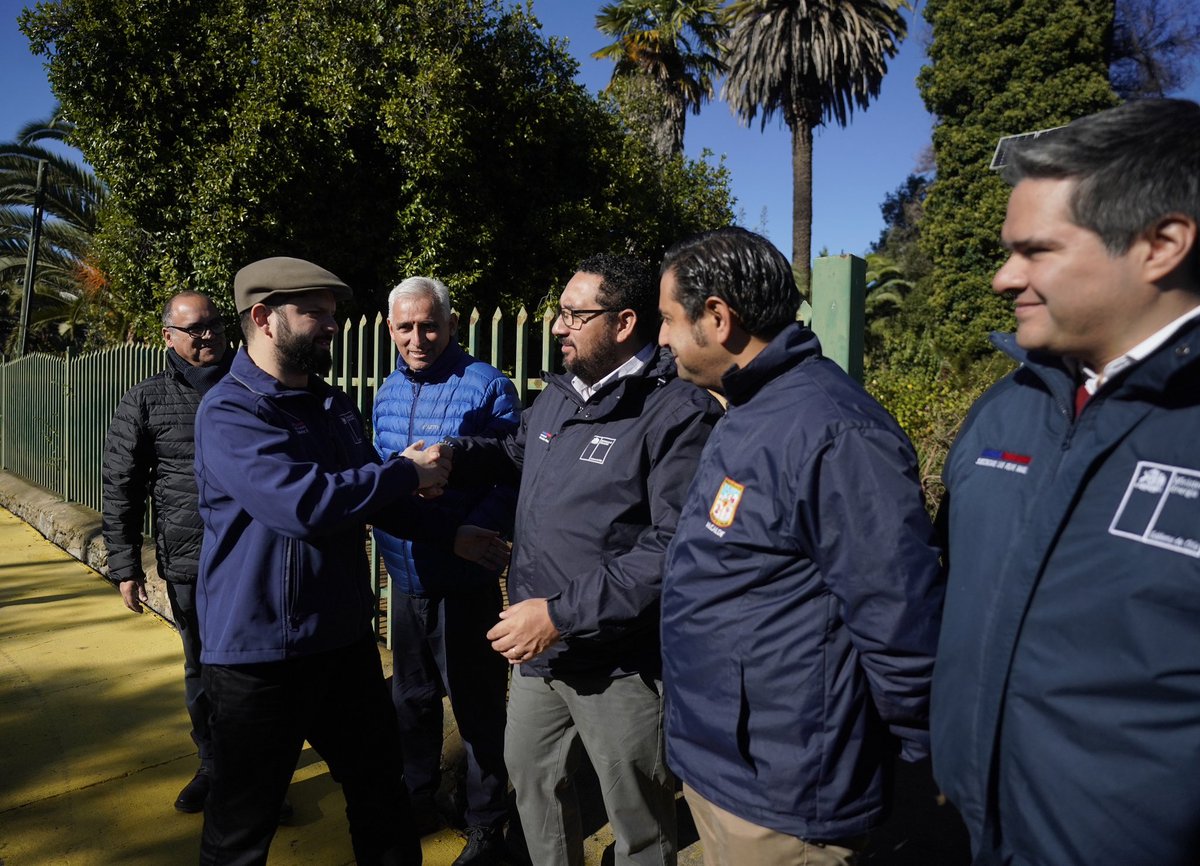 Seguimos de gira por la Región de O’Higgins! Hoy partimos recorriendo las obras de mejoramiento de la Escuela Pailimo de Marchigüe junto a Luciana, presidenta del centro de estudiantes, el ministro de Educación @Nico_Cataldo y el subsecretario de Energía, @FelipeRamos1980. Es…