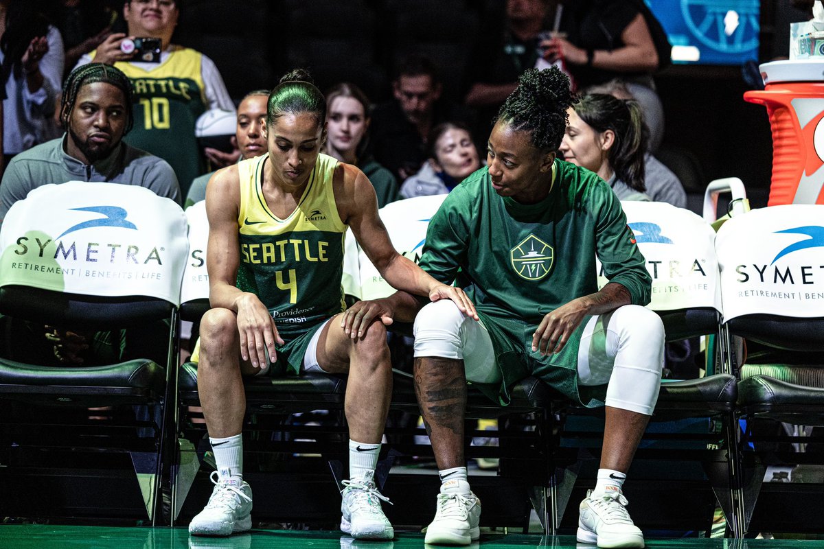 The way my heart just beams with joy seeing this!!! I love you Sky and Jewell!!! 💚💚💚💚💚💚🥹🥹🥹🥹 @SkyDigg4 @jewellloyd