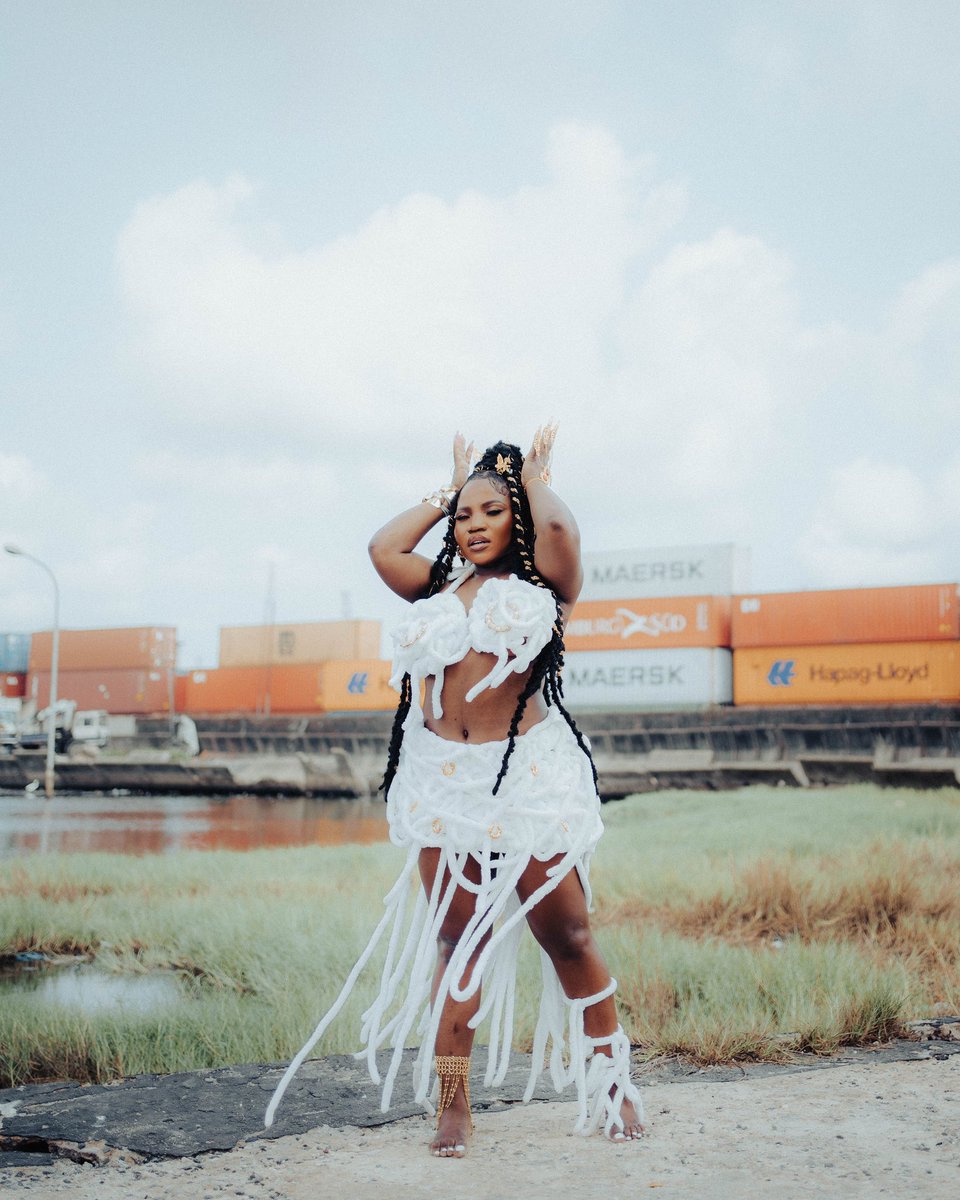 MakhadziSA's tweet photo. Number 1 dropping Friday 10 may You can now presave . https://t.co/ZCUIGwYIqg https://t.co/ee79VGp5Fh