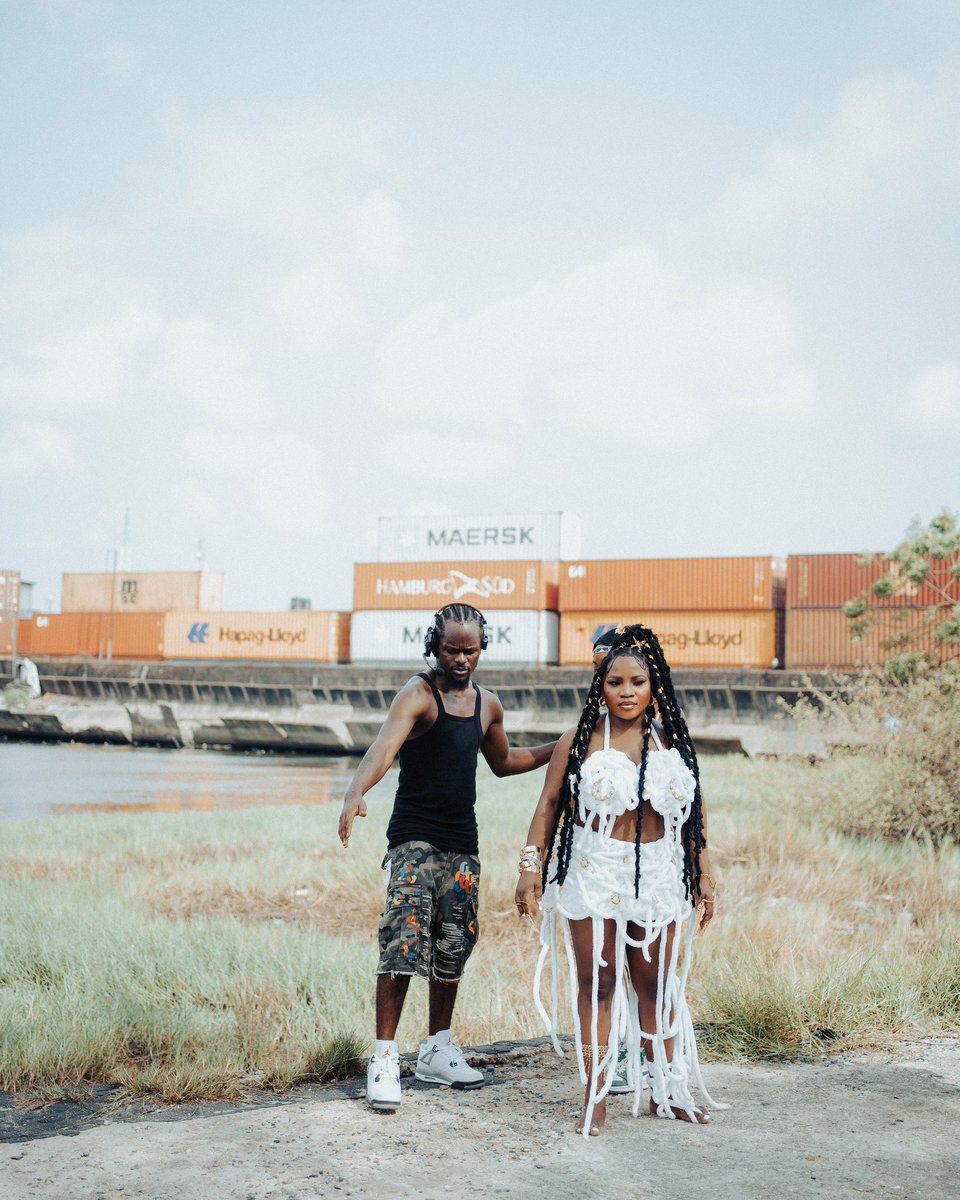MakhadziSA's tweet photo. Number 1 dropping Friday 10 may You can now presave . https://t.co/ZCUIGwYIqg https://t.co/ee79VGp5Fh
