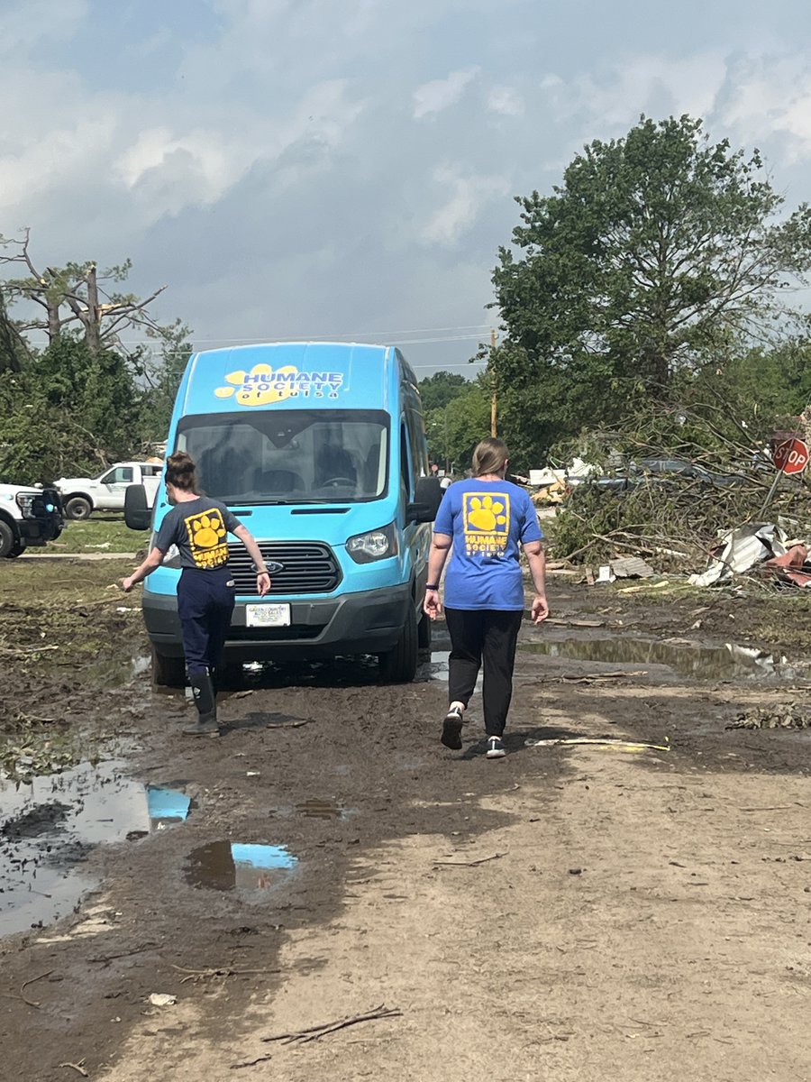 SethAndrewsTTA's tweet image. After all these years, the Henry Van (which you funded) continues its mission of rescue, this time in post-tornado #Barnsdall, OK.

@Tulsapets is going street by street with dog food, vet care, and shelter for pets as families recover.