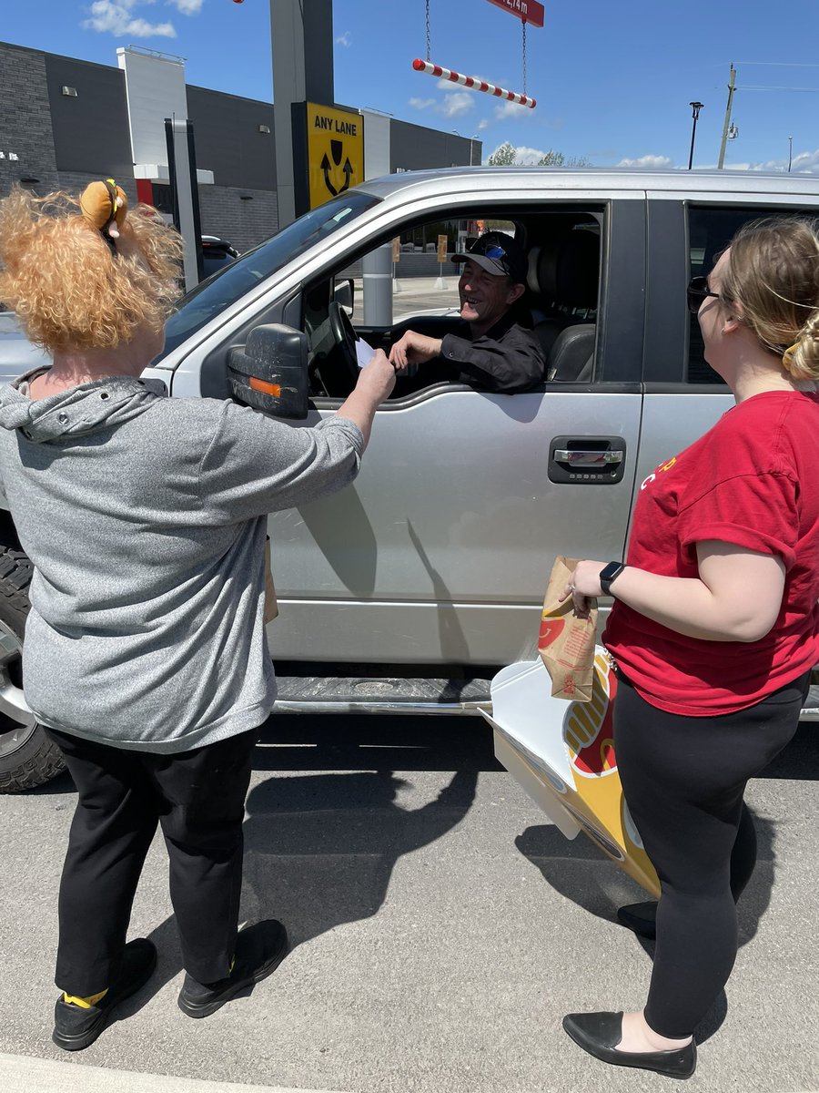 97.7 HTZ-FM tweet media