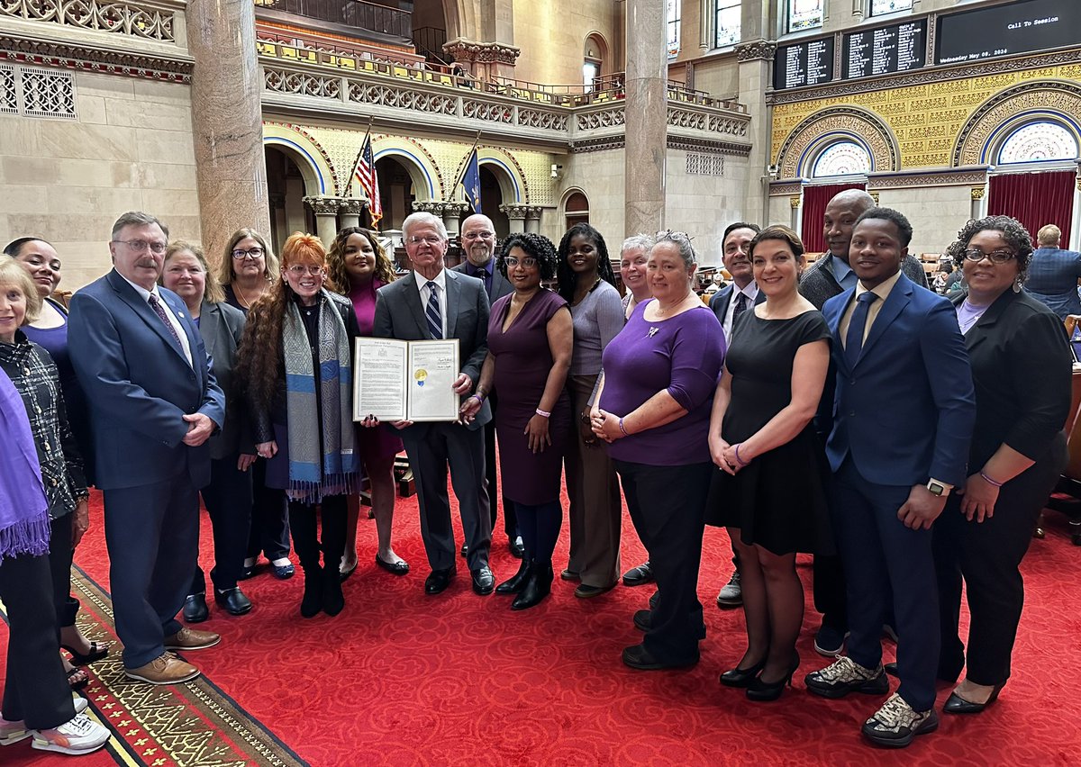 We are honored to be in the NY State Assembly Chamber today recognizing May as #LupusAwarenessMonth. Thank you to @FredThiele1 for his passion and being prime sponsor of the event. @ButtenschonNY #LADAorg @Lupus_Chat @LupusOrg @LupusResearch #lupus #lupusawareness