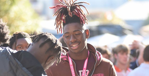 Highly-ranked 2026 WR Cederian Morgan looking for recruitment to take off in the near future. Only 5 offers so far, schools are watching him closely after a productive sophomore campaign and strong work on the camp circuit. VIP: 247sports.com/article/highly… @cedeian2 @247Sports