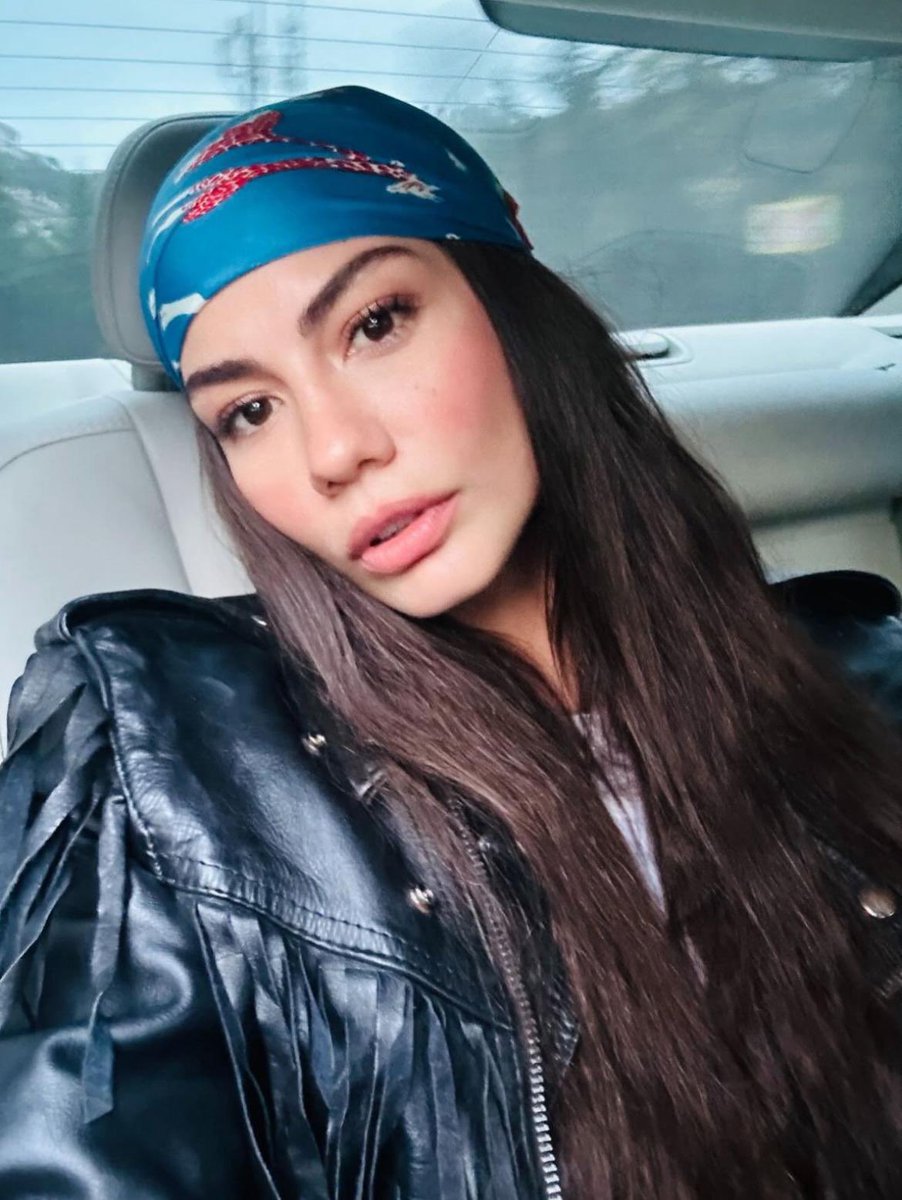 yeni stil 🤟🏻

#DemetÖzdemir