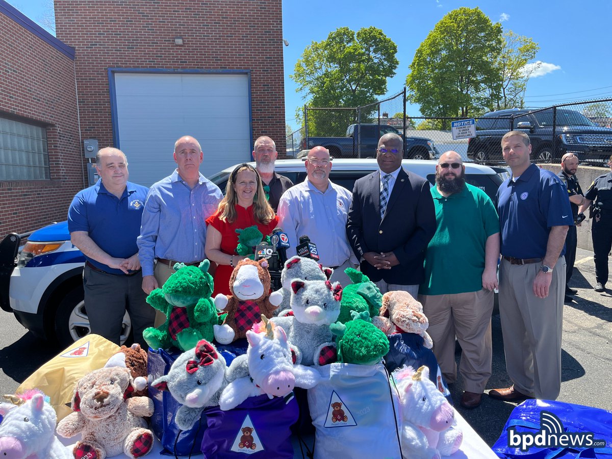 Boston Police Department Receives Donation of Comfort Kits From Nonprofits police.boston.gov/2024/05/08/bos…