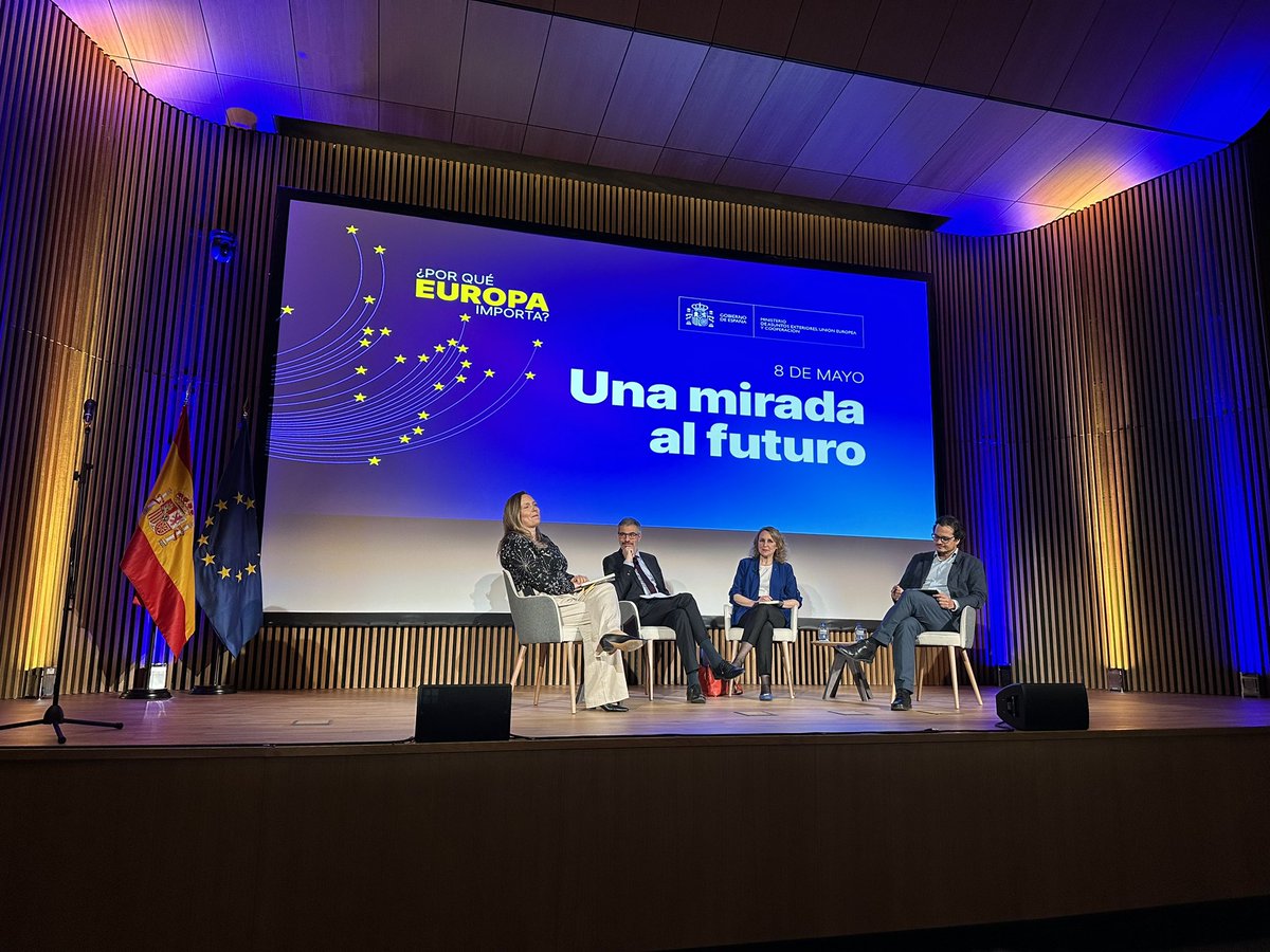Seguimos con la segunda sesión bajo el título 'Una mirada al futuro', junto con el Secretario de Estado para la UE @FernandoSMEU, @IlkeToygur, @jitorreblanca, y moderado por @AleSojka. #EuropeDay 🇪🇺🇪🇸