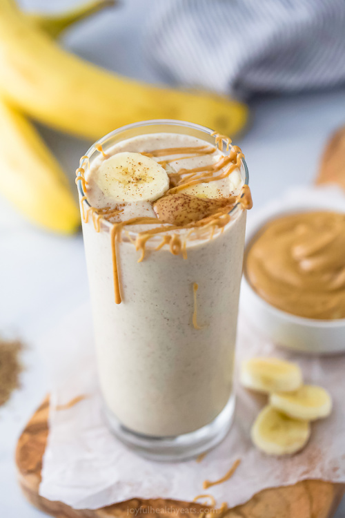 Recipe 👉 l8r.it/rrko
This peanut butter banana smoothie with crunchy superfoods like chia and flaxseed tastes just like a creamy milkshake. It's ready in 5 minutes, high in fiber and protein and is the perfect way to start your day.