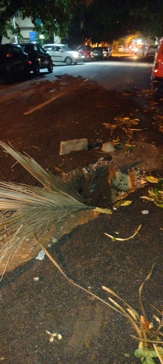 snpsatya46's tweet photo. Hey...  #BBMP found this whole on road, please do slove ASAP 
@BBMPSWMSplComm @swaccha_bbmp
@bbmpsouth2019
@karnataka
#BangaloreRains #Bangalore #bangaloresouth https://t.co/TLcWVkKpEB