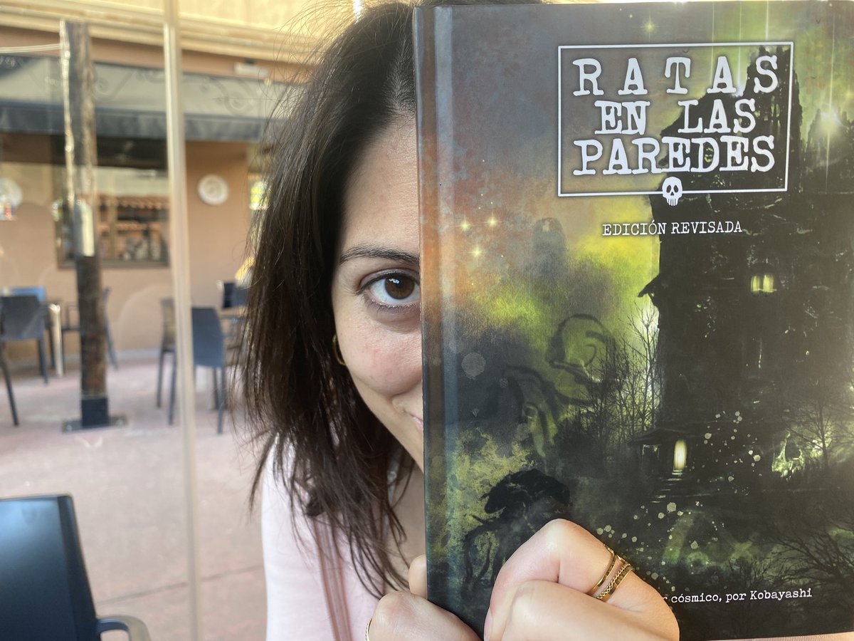 A Eva li fa il•lusió que ens arribi un joc il•lustrat per @polipiel amb qui volia formar aliança a la partida Lady Blackbird a les Trobant lo Dau de @Tirantlodau @DjavaAlex dirigia l’aventura.