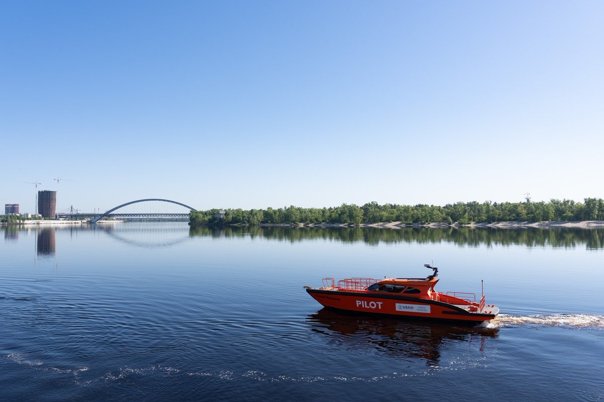 A new pilot boat is on duty in the waters of the Danube ports. It was built in 🇺🇦 w/ funding from @USAID. The launch pilot boat will increase in the number of ship calls to Danube cluster. Its development & stable operation is one of the Ministry's priorities.