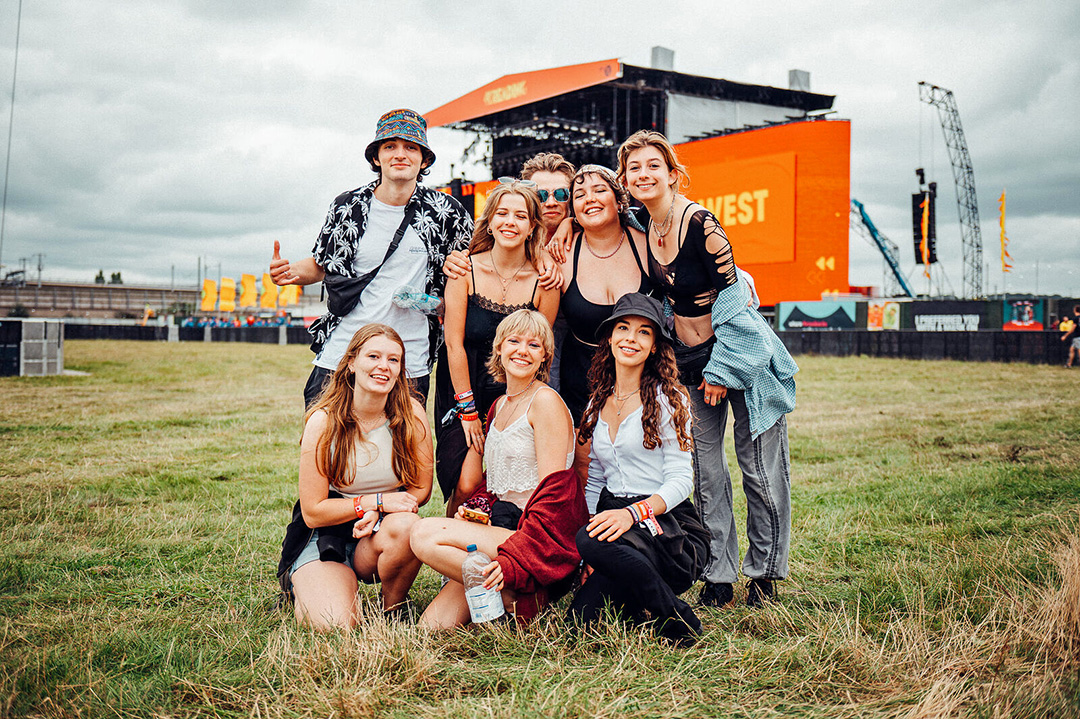 Exploring the festival site before the public arrive is just another perk you'll get through volunteering! 🗺️ @officialrandl