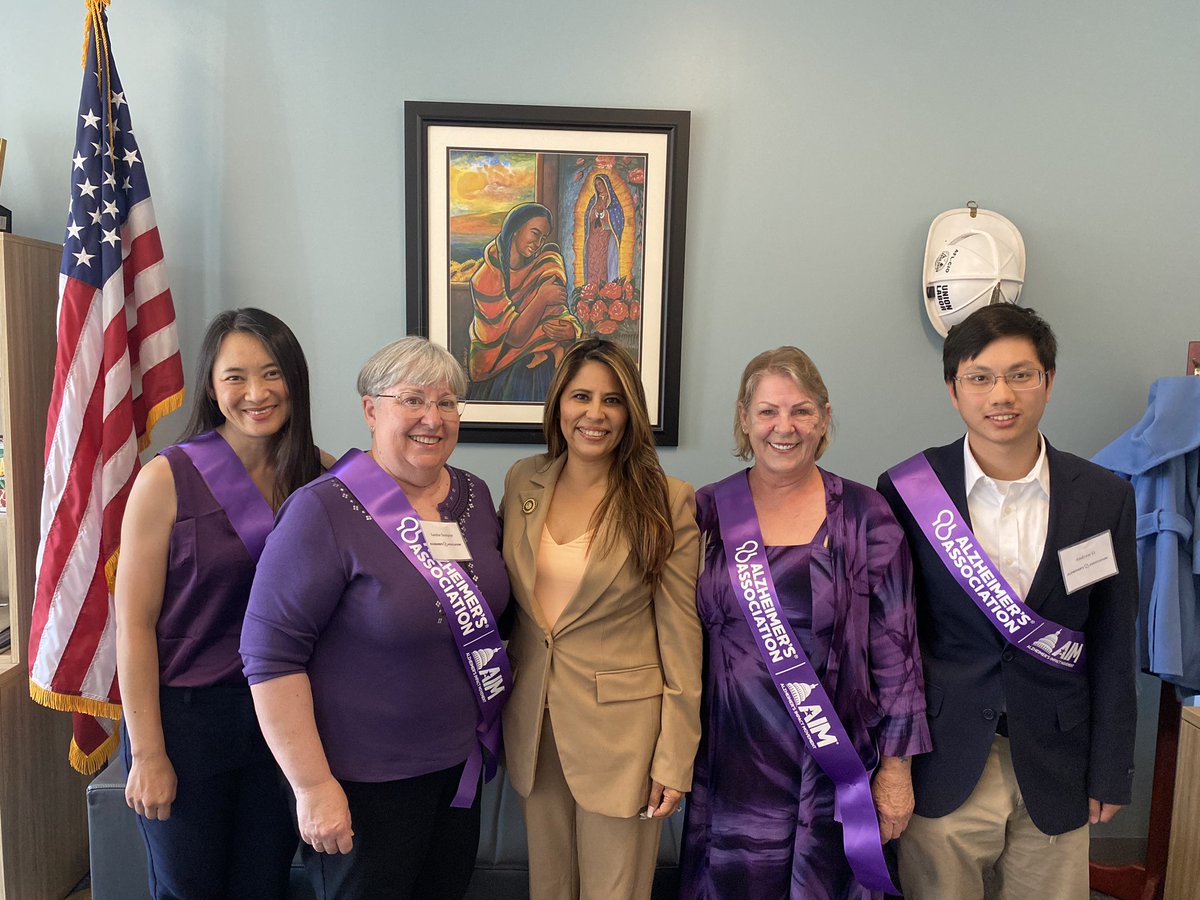 Thank you to Asm. Liz Ortega for meeting with is@californiaalz advocates. We are making great strides in the fight to #ENDALZ . With your help, we hope #CAleg will pass #SB639, #AB2680 ans #AB1689 to imrove #Care4Alz this year! @AsmLizOrtega