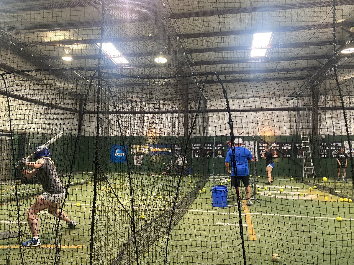 Big thank you to @coach_moralez for hooking us up with a place to get some mid-morning swings in before game 1 of our region tourney!