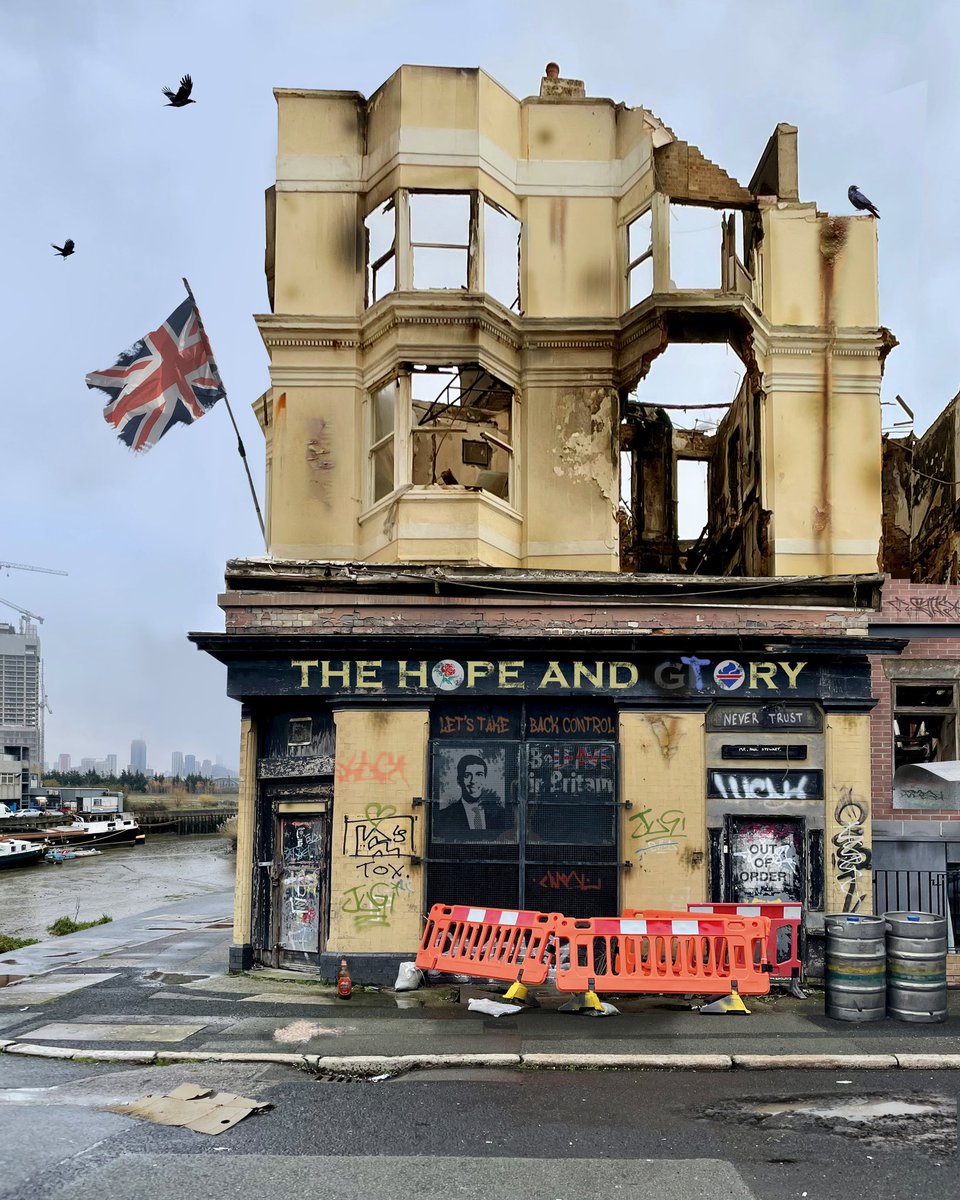 ‘The Hope & Tory’ #UKPubs #DeadPubs #UrbanDecay #UrbanArt #UrbanPhotography #Abandoned #Derelict #Urbex #UKPhotography #UrbanLandscape  #PubFronts #GeneralElectionN0W @GrimArtGroup