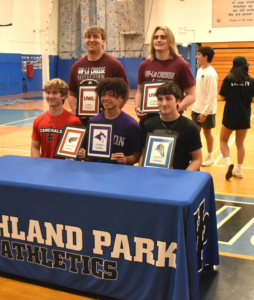 Congrats to our guys on their Signing Day!

David Finfer - Augustana 
Tyler Gleyzer - Wisconsin-La Crosse
Alex Knight - Kenyon 
Eli Secher - Wisconsin-La Crosse
Sebastian Vybral - North Central College
